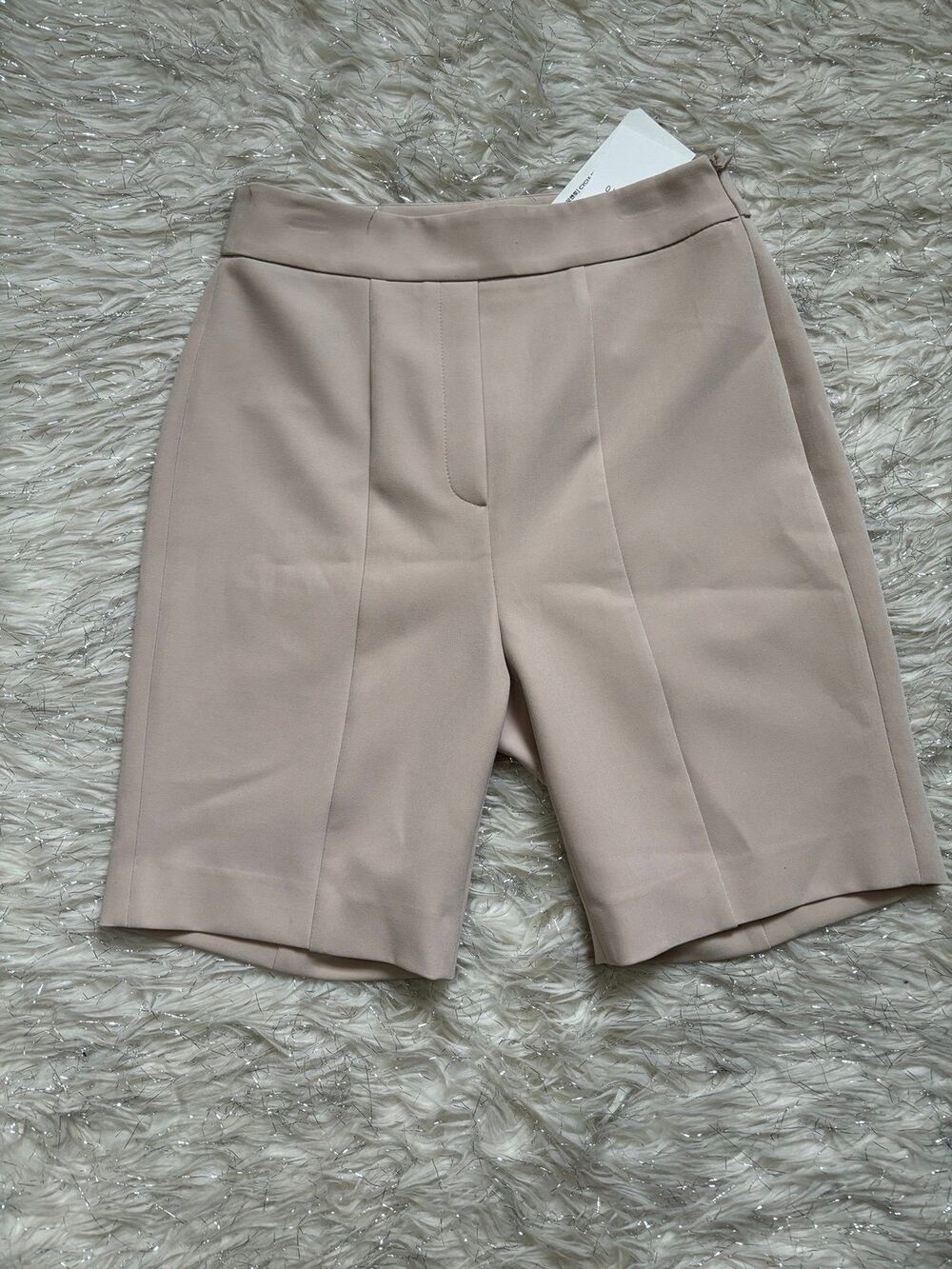 Amomento Short - Picture 1 of 8